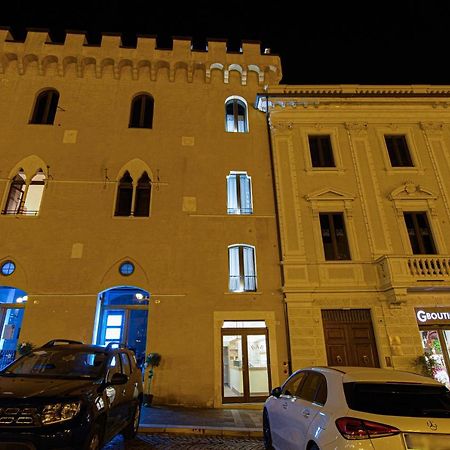 Piazza Del Mercato LʼAquila Zewnętrze zdjęcie