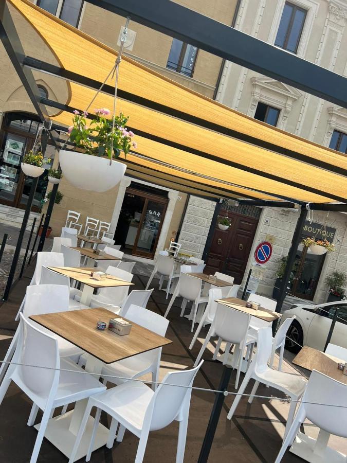 Piazza Del Mercato LʼAquila Zewnętrze zdjęcie