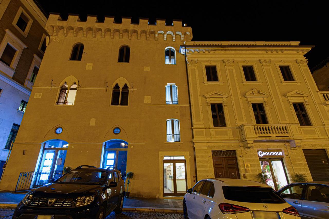 Piazza Del Mercato LʼAquila Zewnętrze zdjęcie