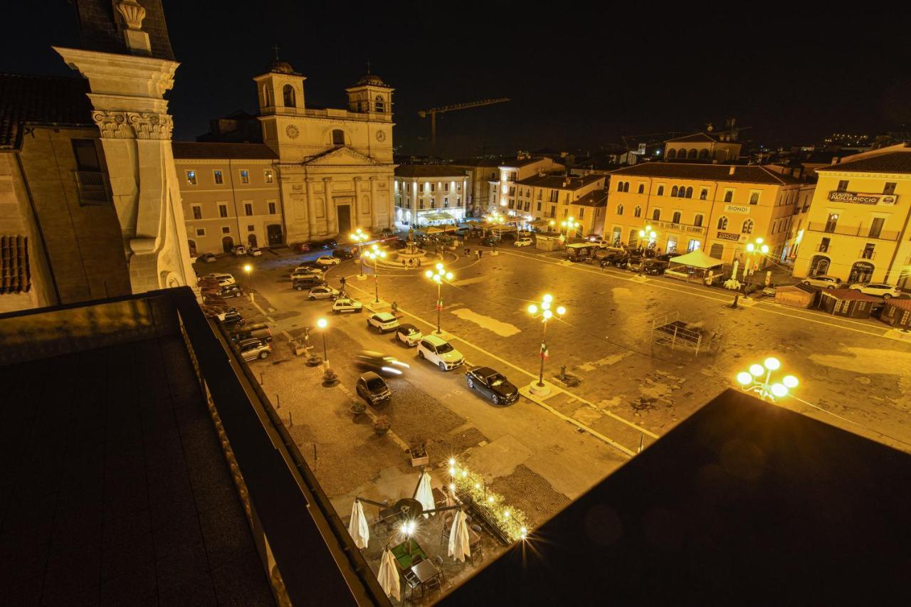 Piazza Del Mercato LʼAquila Zewnętrze zdjęcie
