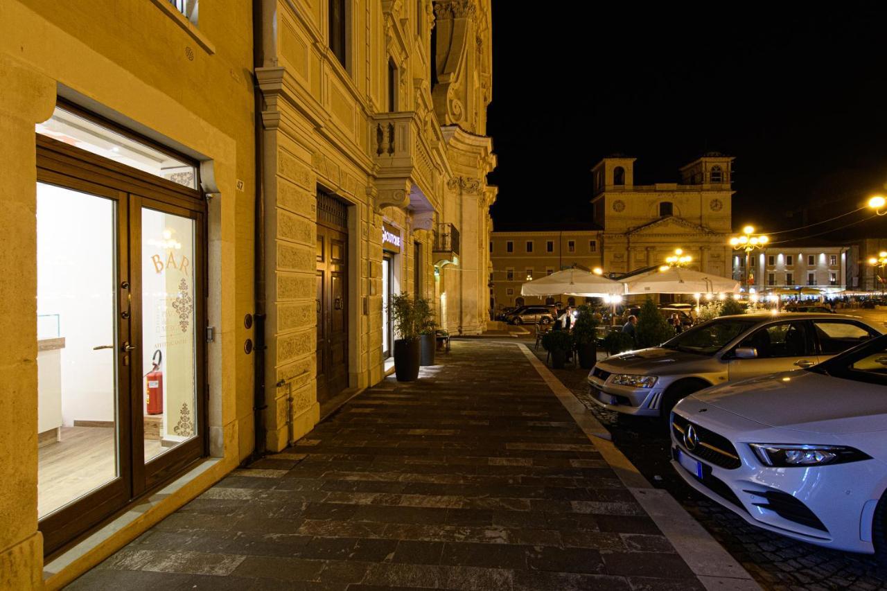 Piazza Del Mercato LʼAquila Zewnętrze zdjęcie