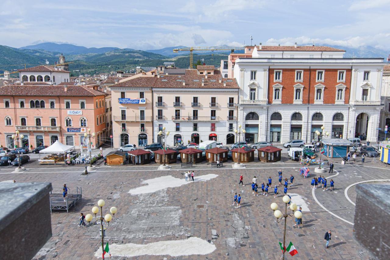 Piazza Del Mercato LʼAquila Zewnętrze zdjęcie